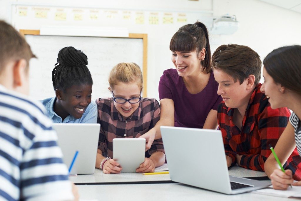 teachers with her students inside the classroom