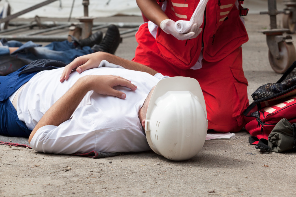 Worker receiving first aid after an accident at the workplace.
